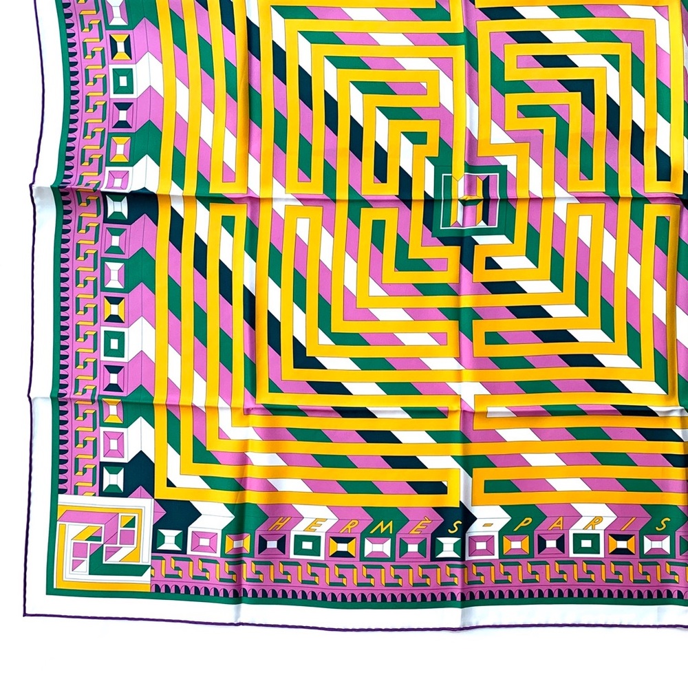 ❌SOLD❌Hermès Silk Scarf - Picture 3 of 7